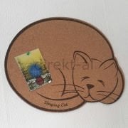 UYUYAN KEDİ MANTAR DUVAR PANOSU ARKASI YAPIŞKANLI 42 CM X 56 CM